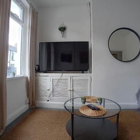 Large Family Home Central Location 3 Double Bedrooms And 1 Single Bedroom Cardiff Exterior foto