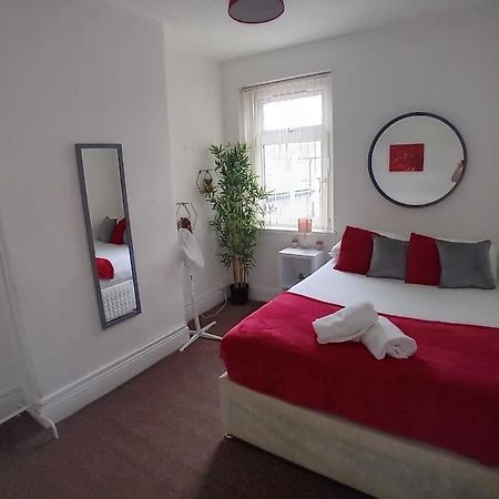 Large Family Home Central Location 3 Double Bedrooms And 1 Single Bedroom Cardiff Exterior foto