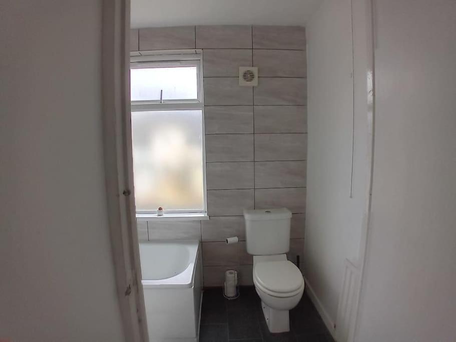 Large Family Home Central Location 3 Double Bedrooms And 1 Single Bedroom Cardiff Exterior foto