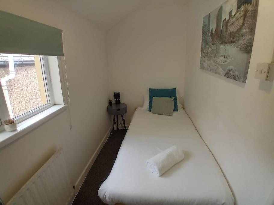 Large Family Home Central Location 3 Double Bedrooms And 1 Single Bedroom Cardiff Exterior foto
