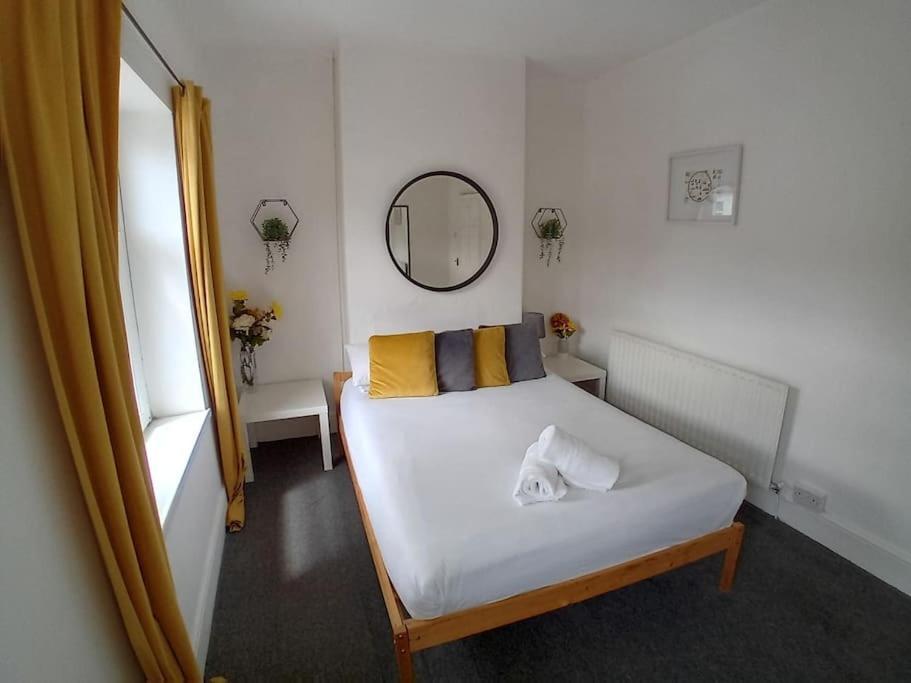 Large Family Home Central Location 3 Double Bedrooms And 1 Single Bedroom Cardiff Exterior foto