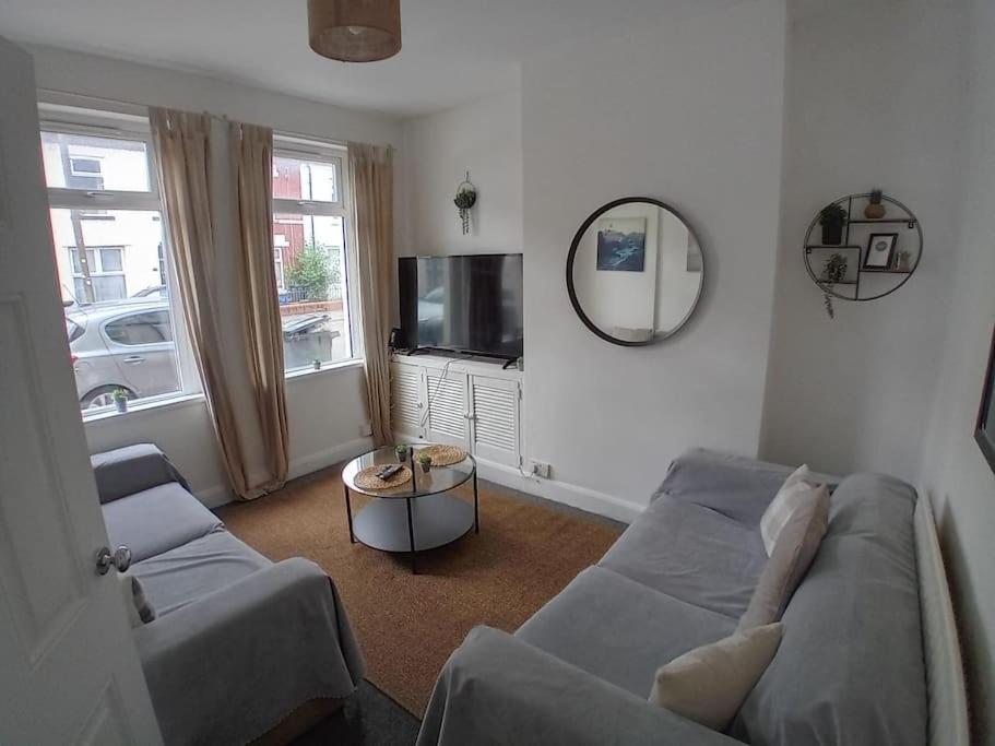 Large Family Home Central Location 3 Double Bedrooms And 1 Single Bedroom Cardiff Exterior foto