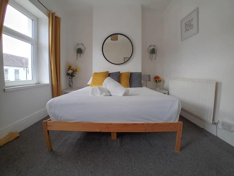 Large Family Home Central Location 3 Double Bedrooms And 1 Single Bedroom Cardiff Exterior foto