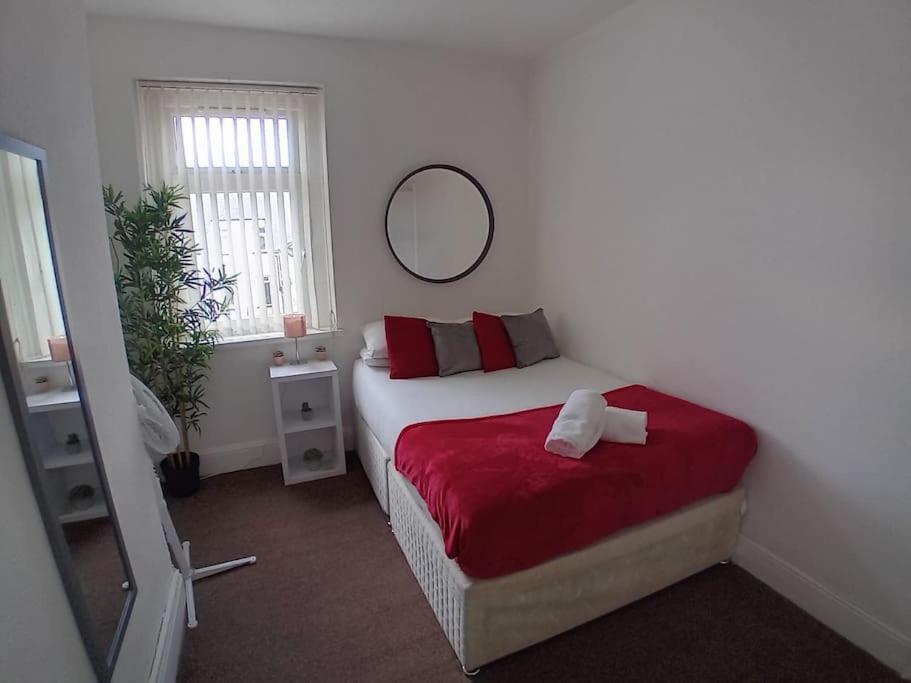 Large Family Home Central Location 3 Double Bedrooms And 1 Single Bedroom Cardiff Exterior foto